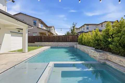 Exterior - 17214 Bowling Ct, Lathrop, CA 95330 photo 9 of 14