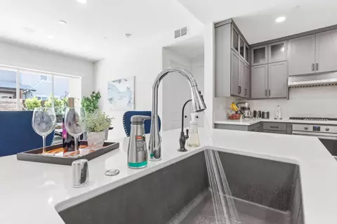 Kitchen - 17214 Bowling Ct, Lathrop, CA 95330 photo 5 of 5