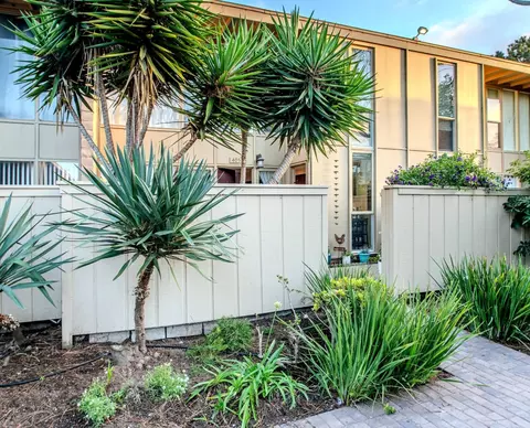 451 Dela Vina Ave 405, Monterey, CA 93940