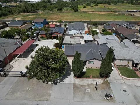 420 Front Bridgevale Rd, Hollister, CA 95023