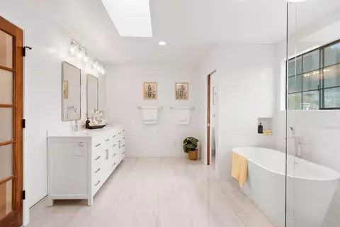 Bath - 1127 Galvez Dr, Pacifica, CA 94044 photo 5 of 9
