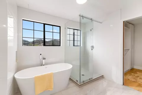 Bath - 1127 Galvez Dr, Pacifica, CA 94044 photo 4 of 9