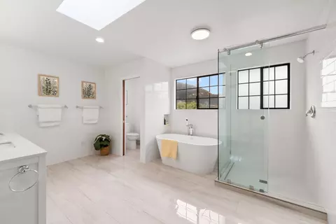 Bath - 1127 Galvez Dr, Pacifica, CA 94044 photo 3 of 9