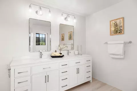 Bath - 1127 Galvez Dr, Pacifica, CA 94044 photo 6 of 9