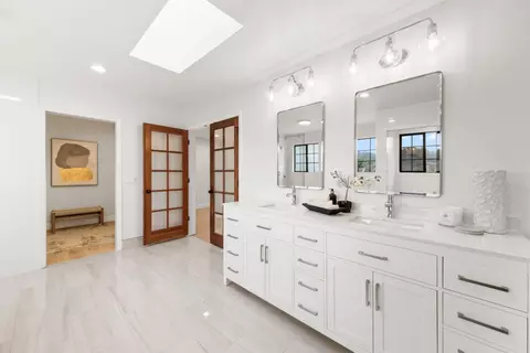 Bath - 1127 Galvez Dr, Pacifica, CA 94044 photo 7 of 9