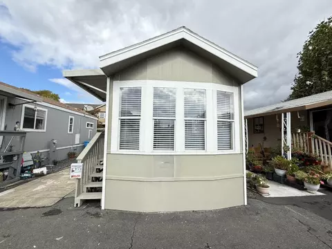 111 El Crystal Dr 111, Santa Rosa, CA 95407