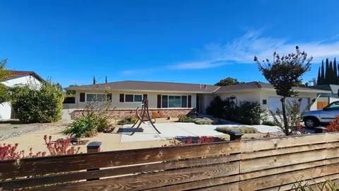 421 Donald Dr, Hollister, CA 95023