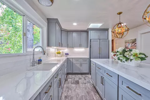 Kitchen - 180 San Benancio Rd, Salinas, CA 93908 photo 3 of 5