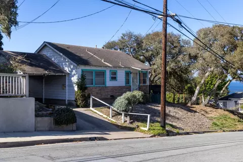 306 9th St, Pacific Grove, CA 93950