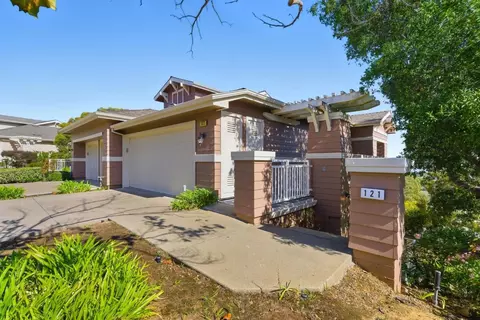 121 Cliff Swallow Ct, Brisbane, CA 94005