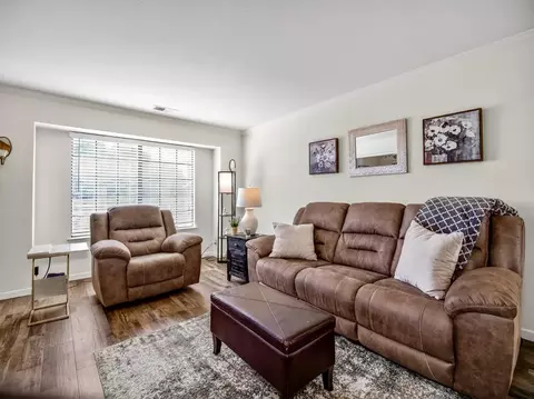 Living - 1056 Padre Dr 8, Salinas, CA 93901 photo 4 of 5