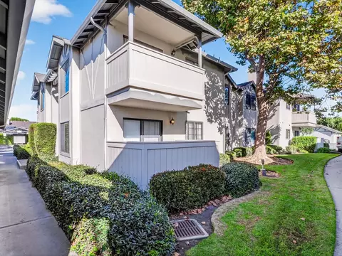 Exterior - 1056 Padre Dr 8, Salinas, CA 93901 photo 8 of 11
