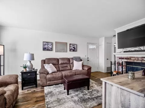 Living - 1056 Padre Dr 8, Salinas, CA 93901 photo 5 of 5