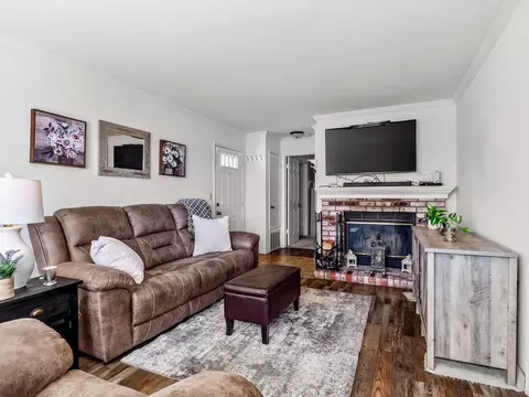 Living - 1056 Padre Dr 8, Salinas, CA 93901 photo 1 of 5
