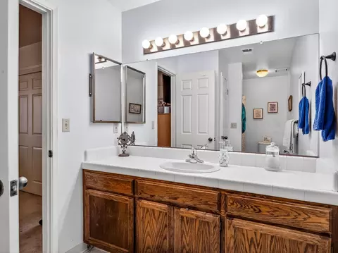 Bath - 1056 Padre Dr 8, Salinas, CA 93901 photo 2 of 3