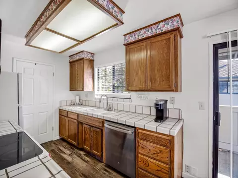 Kitchen - 1056 Padre Dr 8, Salinas, CA 93901 photo 2 of 2