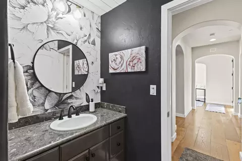 Bath - 2846 Roundstone Dr, Gilroy, CA 95020 photo 1 of 6