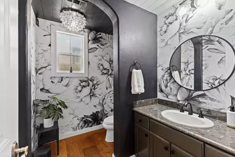 Bath - 2846 Roundstone Dr, Gilroy, CA 95020 photo 2 of 6