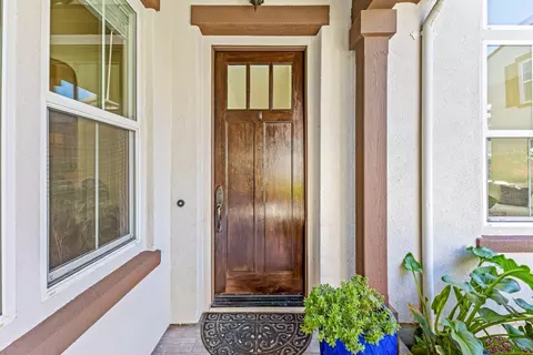 Entry Way - 2846 Roundstone Dr, Gilroy, CA 95020 photo 2 of 3