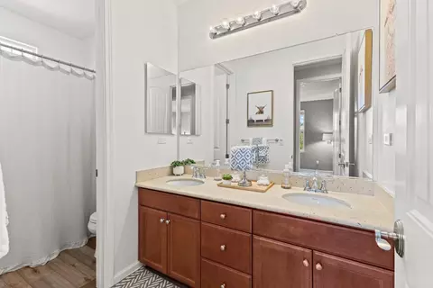 Bath - 2846 Roundstone Dr, Gilroy, CA 95020 photo 4 of 6