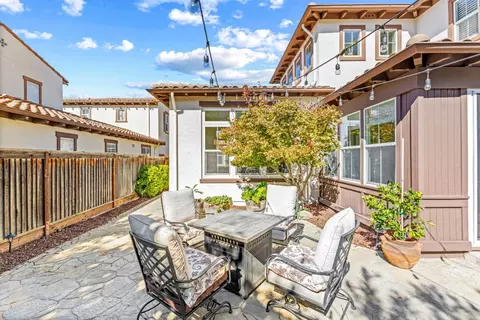 Exterior - 2846 Roundstone Dr, Gilroy, CA 95020 photo 4 of 7