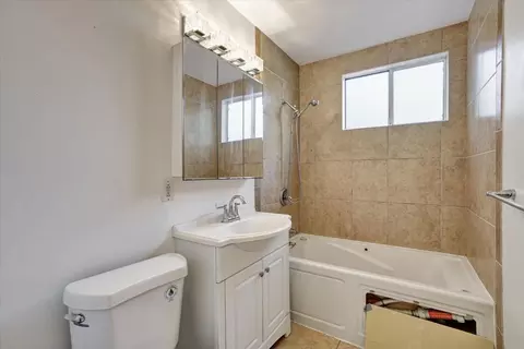 Bath - 2114 Teakwood St, Vallejo, CA 94591 photo 1 of 3