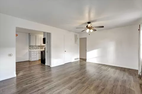 Living - 2114 Teakwood St, Vallejo, CA 94591 photo 2 of 3