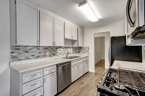 Kitchen - 2114 Teakwood St, Vallejo, CA 94591 photo 4 of 4