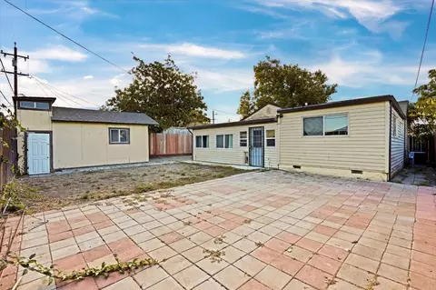 Exterior - 2114 Teakwood St, Vallejo, CA 94591 photo 6 of 7