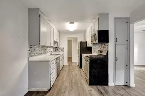 Kitchen - 2114 Teakwood St, Vallejo, CA 94591 photo 3 of 4