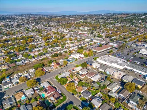 View/Area - 2114 Teakwood St, Vallejo, CA 94591 photo 6 of 12