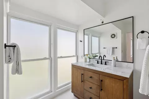 Bath - 93 Caribe Isle, Novato, CA 94949 photo 3 of 6