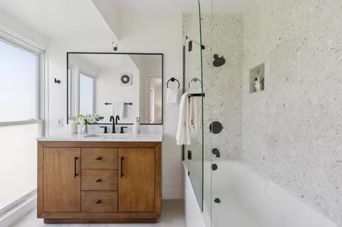 Bath - 93 Caribe Isle, Novato, CA 94949 photo 2 of 6
