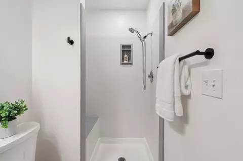 Bath - 93 Caribe Isle, Novato, CA 94949 photo 6 of 6