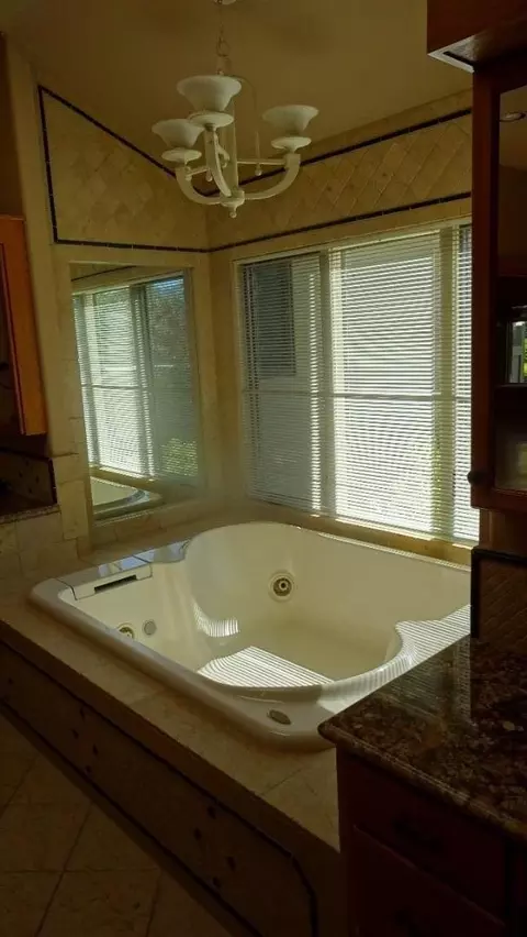 Bath - 529 Corral De Tierra Rd, Salinas, CA 93908 photo 1 of 1