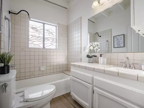 Bath - 538 Cuesta Dr, Aptos, CA 95003 photo 1 of 4