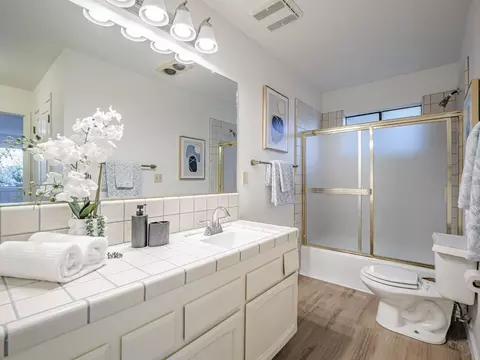 Bath - 538 Cuesta Dr, Aptos, CA 95003 photo 2 of 4