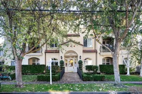 1237 Capuchino Ave 7, Burlingame, CA 94010