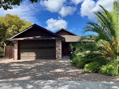701 Christine Dr, Palo Alto, CA 94303