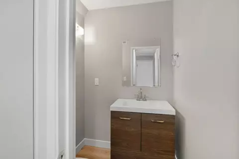 Bath - 2386 Baltic Ct, Fairfield, CA 94533 photo 1 of 2