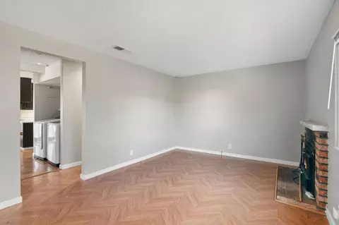 Living - 2386 Baltic Ct, Fairfield, CA 94533 photo 2 of 5