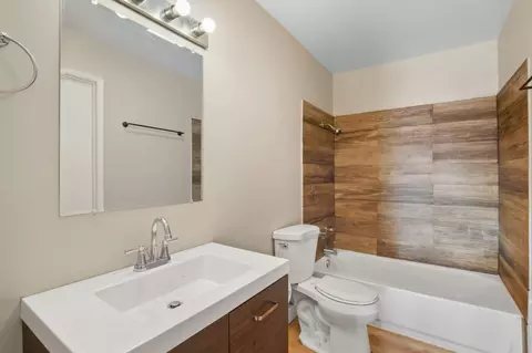 Bath - 2386 Baltic Ct, Fairfield, CA 94533 photo 2 of 2