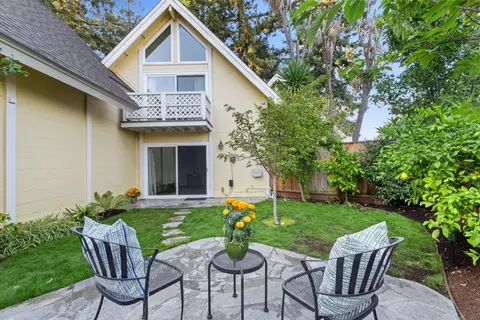 2524 W Middlefield Rd, Mountain View, CA 94043