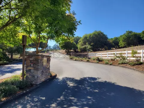 19705 Moonglow Rd, Salinas, CA 93907