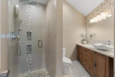 Bath - 433 Seaview Dr, Aptos, CA 95003 photo 6 of 9