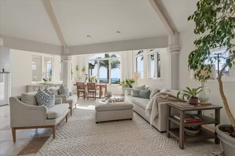 Living - 433 Seaview Dr, Aptos, CA 95003 photo 2 of 6