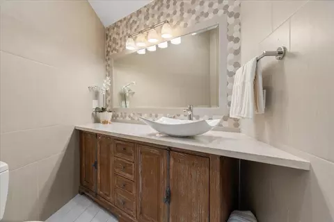 Bath - 433 Seaview Dr, Aptos, CA 95003 photo 7 of 9