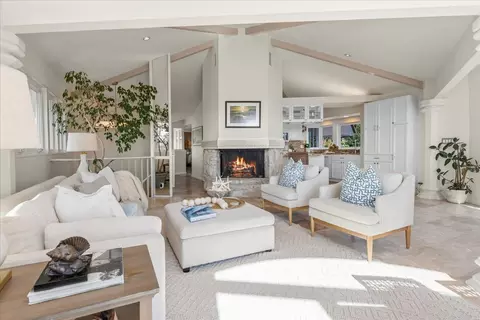 Living - 433 Seaview Dr, Aptos, CA 95003 photo 4 of 6