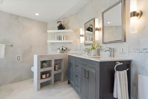 Bath - 433 Seaview Dr, Aptos, CA 95003 photo 5 of 9