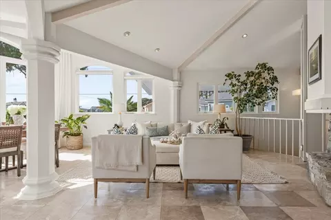 Living - 433 Seaview Dr, Aptos, CA 95003 photo 3 of 6